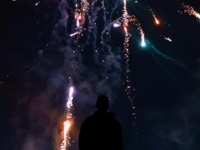 Feu d’artifice automatique pas cher : comment choisir sans sacrifier la qualité 