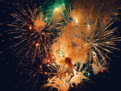 Feu d’artifice automatique longue durée : comment choisir un spectacle qui marqu