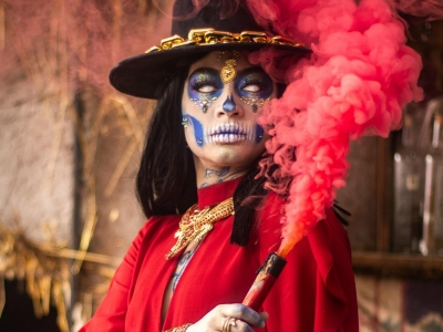 Sublimer vos photos avec un fumigène rouge : astuces et inspirations